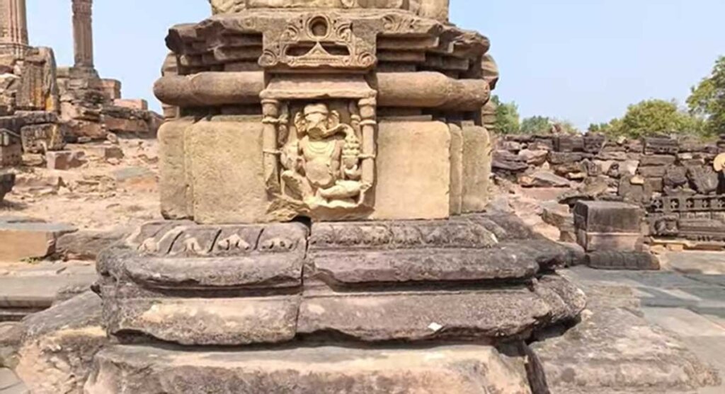 hindola toran ganesh pratima
