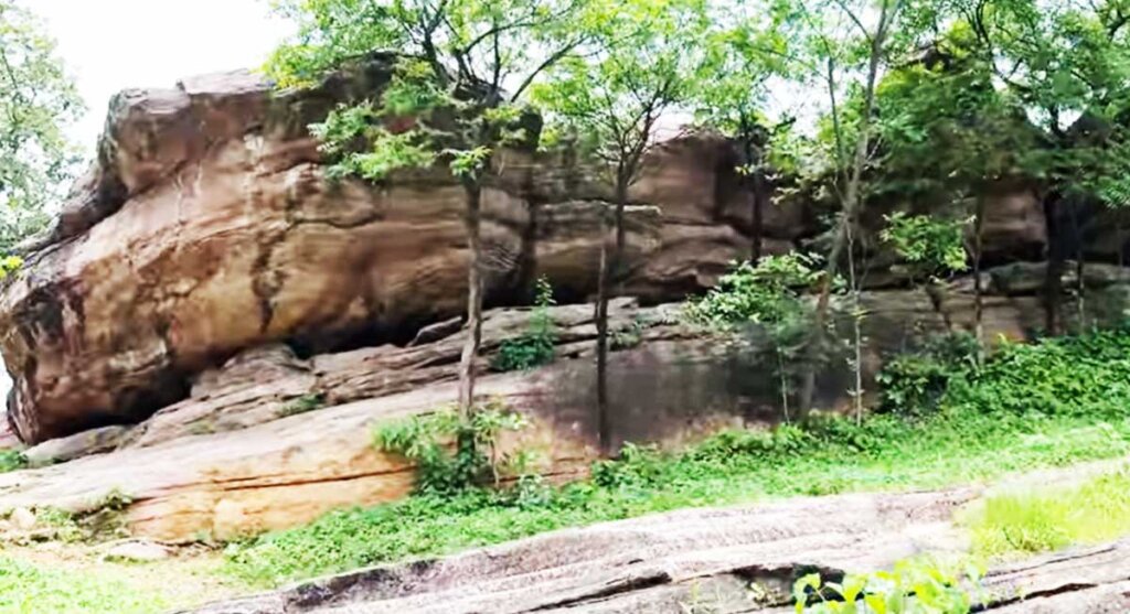 rock shelters adamgarh hills